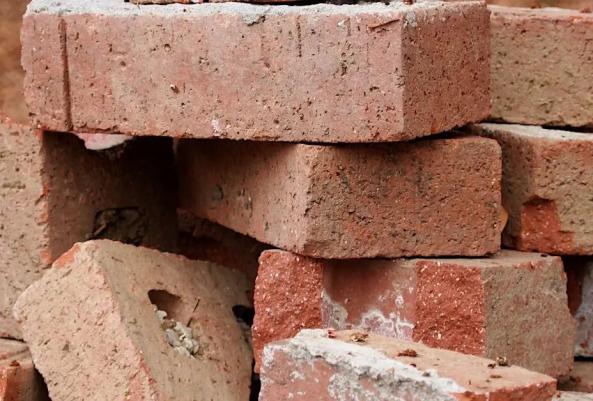 کیفیت آجر معمولی وابسته به چیست؟