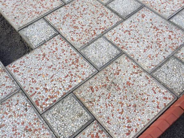 فاکتور تعیین کننده قیمت آجر بتنی کف سازی